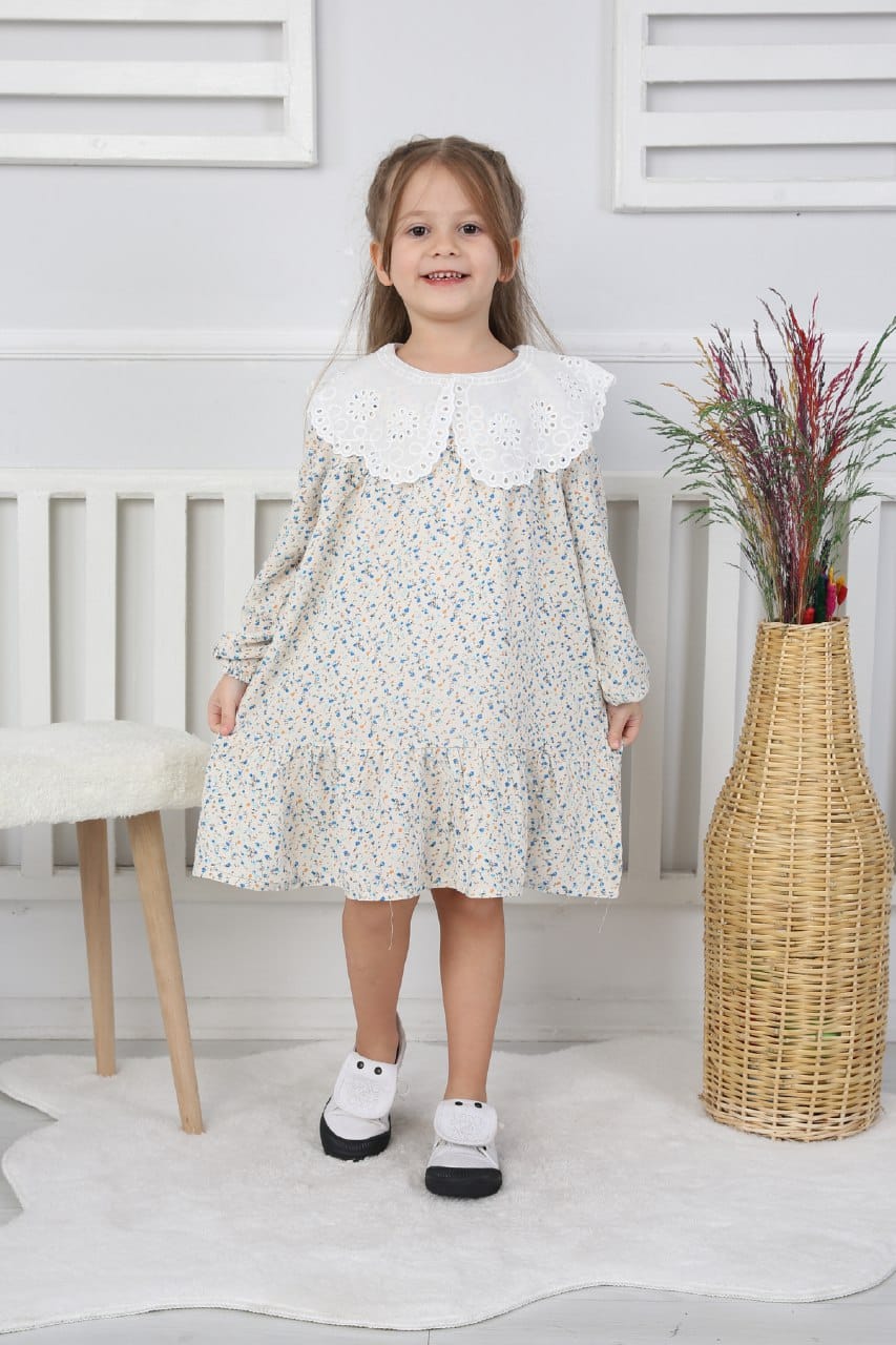 Kız Çocuk Yakası Dantel Detaylı Kendinden Desenli Mavi Çiçekli Elbise