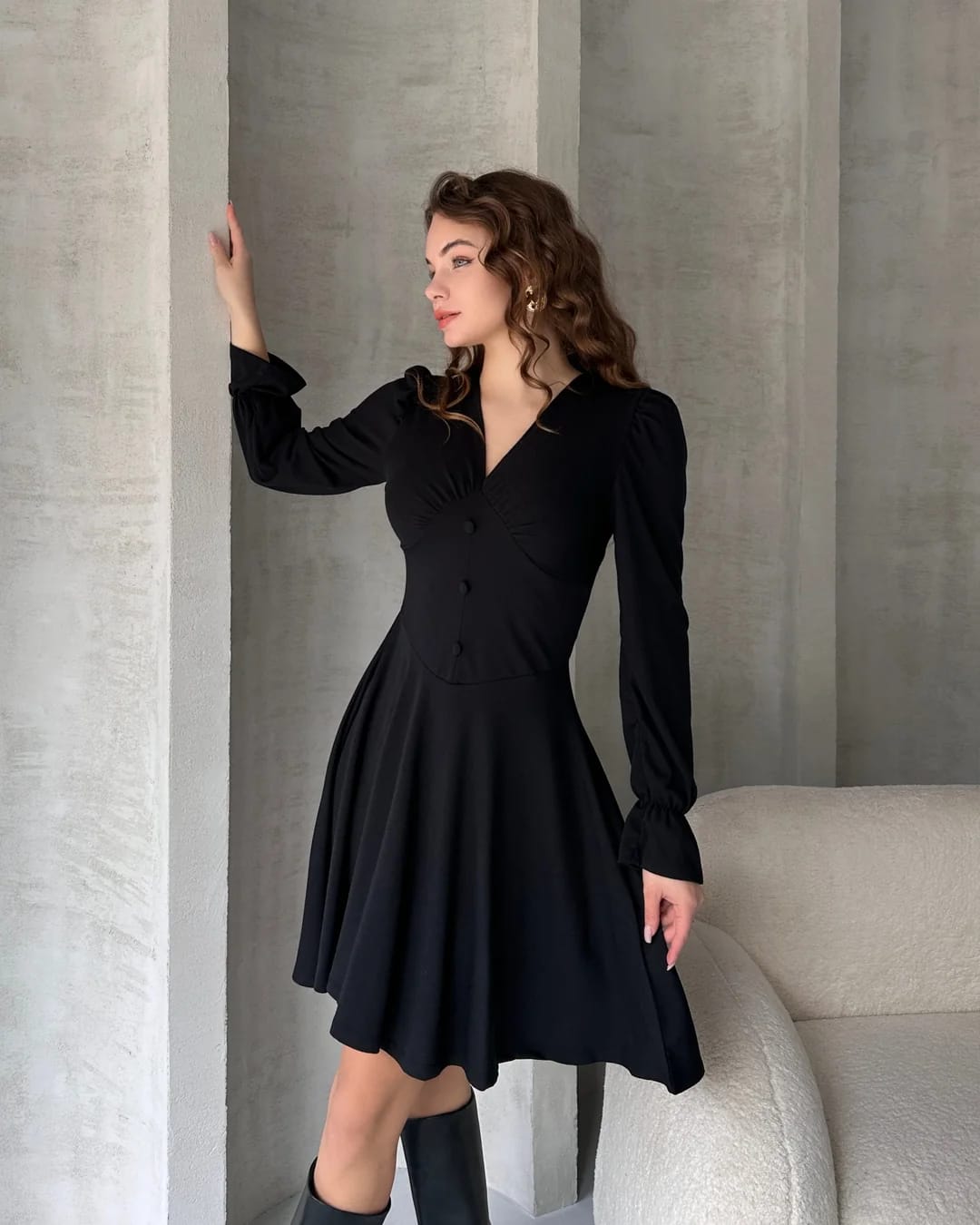  Kadın V Yaka Düğme Detaylı Uzun Kollu Mini Elbise Siyah